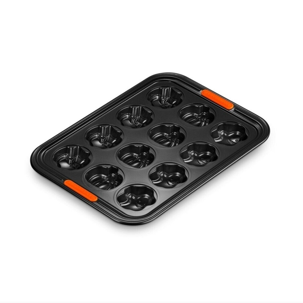 Le Creuset Black Halloween Bakeware Tray - Picture 5 of 5